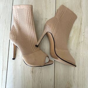 Nicole Miller New York Heels | Size 8 | Cream & Pink | Feminine, Chic, Elegant